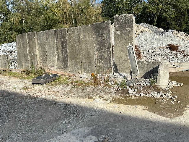 Partij betonnen blokken en keerwanden - afbeelding 20 van  21