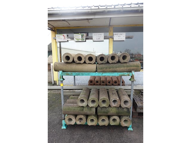 Partij betonnen buizen - afbeelding 1 van  3