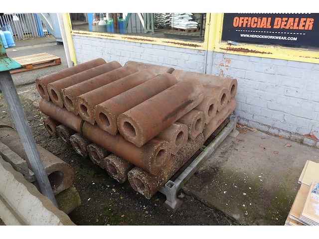 Partij betonnen buizen - afbeelding 3 van  3