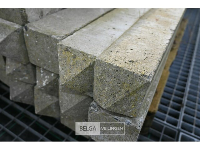 Partij betonnen palen - afbeelding 3 van  5