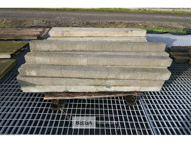 Partij betonnen palen - afbeelding 5 van  5