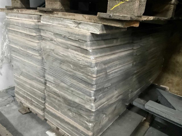 Partij betonnen terrastegels (100x) - afbeelding 1 van  6