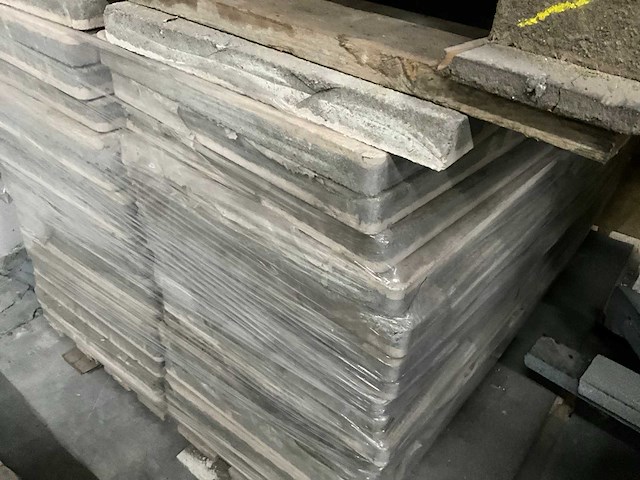 Partij betonnen terrastegels (100x) - afbeelding 2 van  6