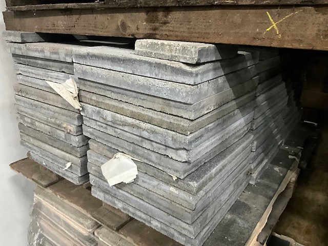 Partij betonnen terrastegels (72x) - afbeelding 1 van  5