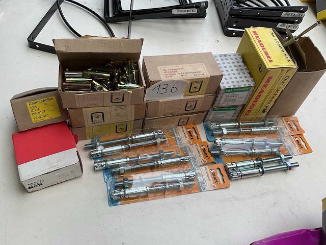 Partij bevestigingen - afbeelding 1 van  7