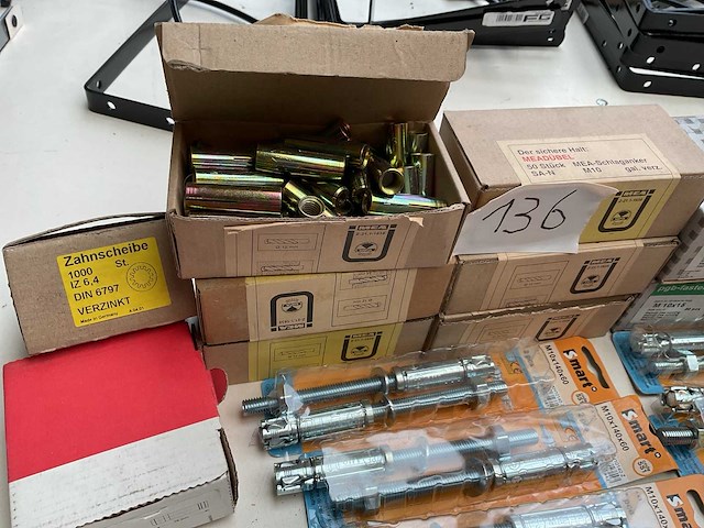 Partij bevestigingen - afbeelding 2 van  7