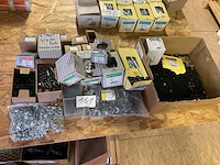 Partij bevestigingen - afbeelding 1 van  12