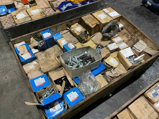 Partij bevestigingsmateriaal - afbeelding 1 van  11