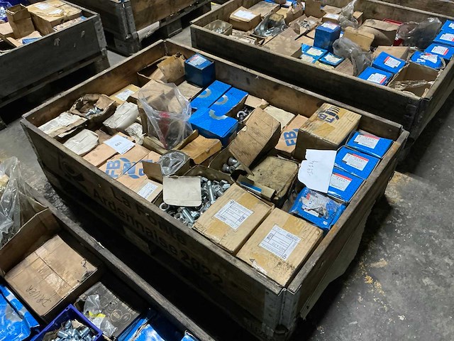 Partij bevestigingsmateriaal - afbeelding 1 van  11