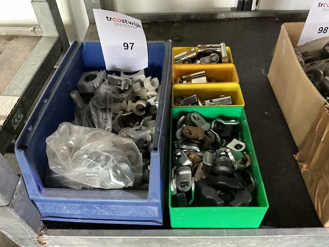 Partij bevestigingsmateriaal - afbeelding 1 van  1