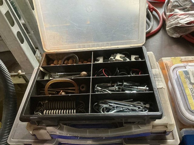 Partij bevestigingsmateriaal - afbeelding 1 van  4