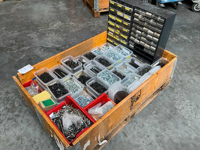 Partij bevestigingsmateriaal - afbeelding 1 van  11