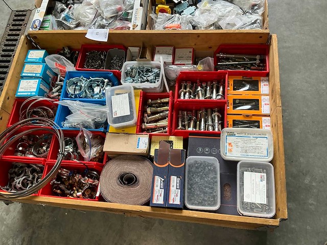 Partij bevestigingsmateriaal - afbeelding 1 van  8