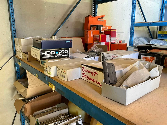 Partij bevestigingsmateriaal - afbeelding 2 van  85