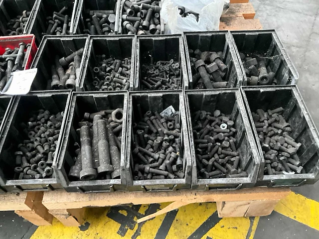 Partij bevestigingsmateriaal - afbeelding 28 van  47