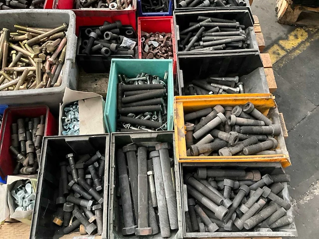 Partij bevestigingsmateriaal - afbeelding 30 van  47