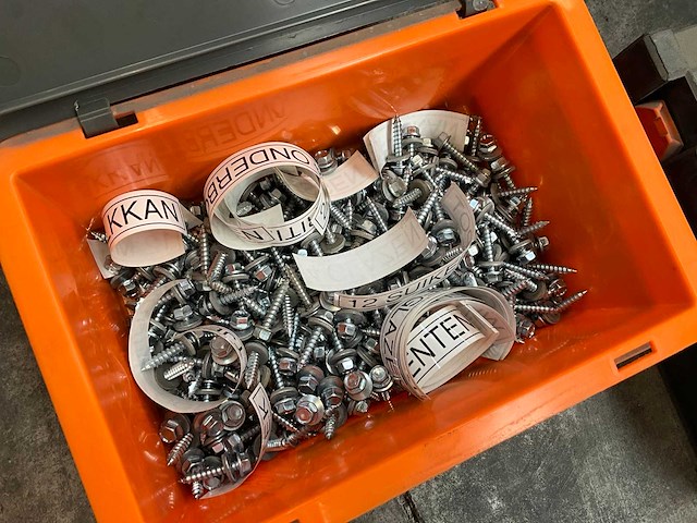 Partij bevestigingsmaterialen en uitvulplaatjes - afbeelding 9 van  22