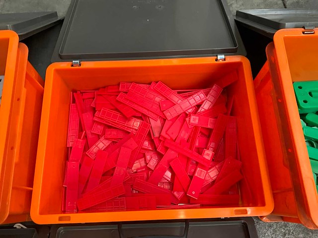 Partij bevestigingsmaterialen en uitvulplaatjes - afbeelding 11 van  22