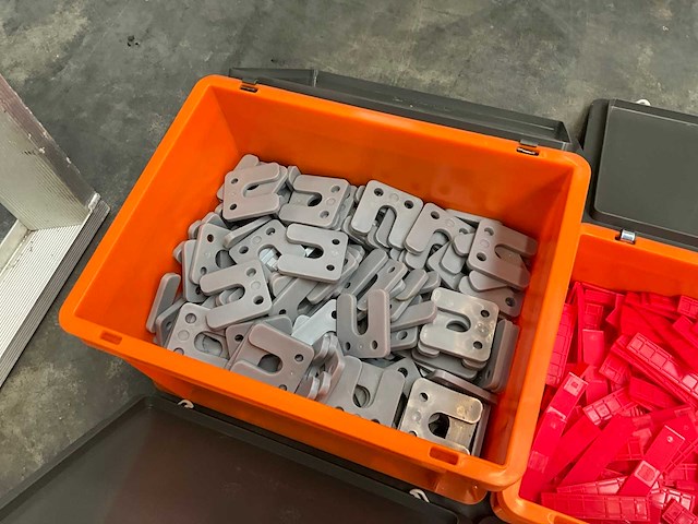 Partij bevestigingsmaterialen en uitvulplaatjes - afbeelding 13 van  22