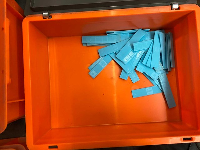 Partij bevestigingsmaterialen en uitvulplaatjes - afbeelding 15 van  22