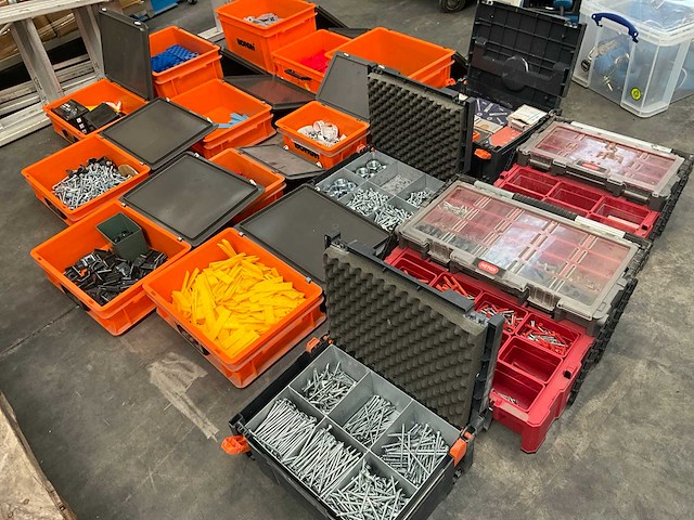 Partij bevestigingsmaterialen en uitvulplaatjes - afbeelding 17 van  22