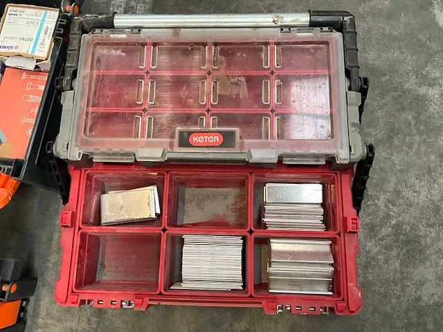 Partij bevestigingsmaterialen en uitvulplaatjes - afbeelding 21 van  22