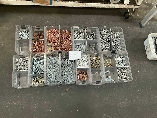 Partij bevestigingsmaterialen - afbeelding 1 van  4