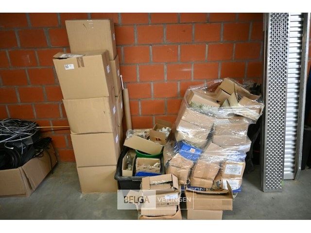 Partij bevestigingsmaterialen - afbeelding 1 van  4