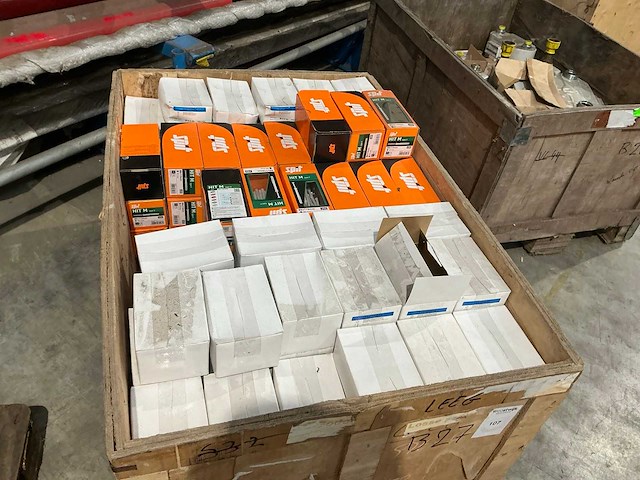 Partij bevestigingsmaterialen - afbeelding 1 van  4