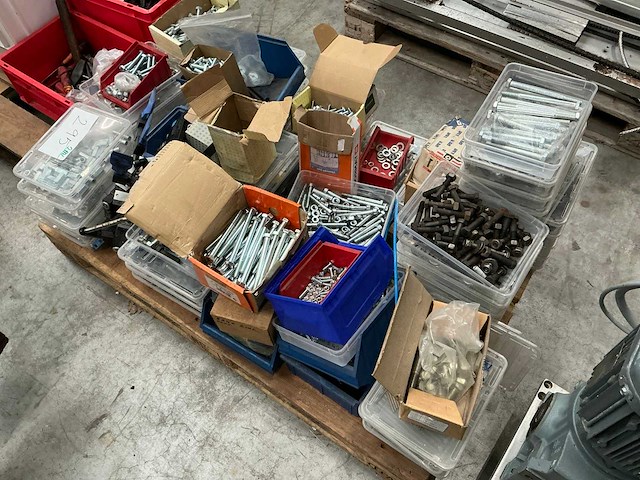 Partij bevestigingsmaterialen - afbeelding 1 van  16