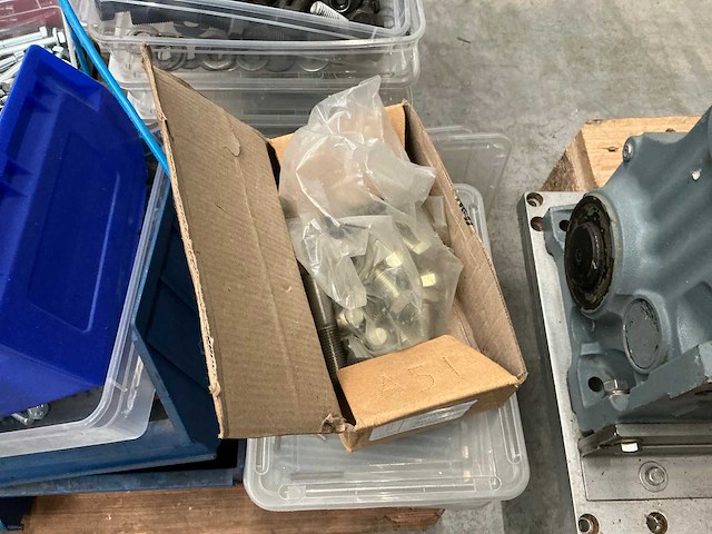 Partij bevestigingsmaterialen - afbeelding 9 van  16