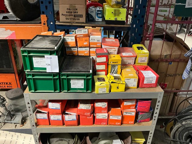 Partij bevestigingsmaterialen - afbeelding 1 van  10