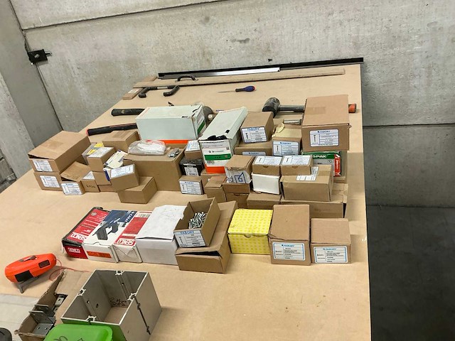 Partij bevestigingsmaterialen - afbeelding 1 van  3