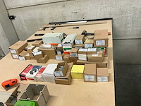 Partij bevestigingsmaterialen - afbeelding 1 van  3