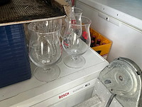 Partij bieren, wo jupiler en duvel, deels aangebroken, ca 11 kratten, inclusief divers glaswerk - afbeelding 3 van  4