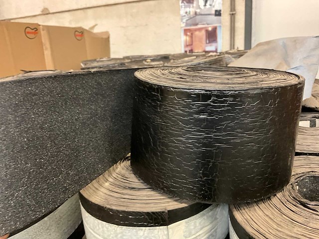 Partij bitumen - afbeelding 1 van  8