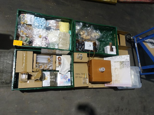 Partij blanco relatiegeschenken - afbeelding 1 van  28