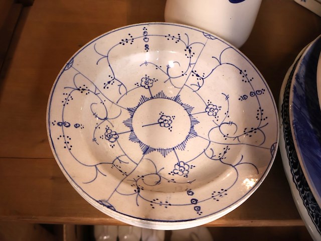 Partij blauw aardewerk - afbeelding 7 van  8