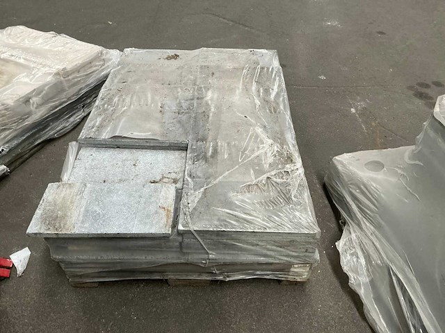 Partij blauwsteentegels (72x) ca 5,8 m2 - afbeelding 4 van  4