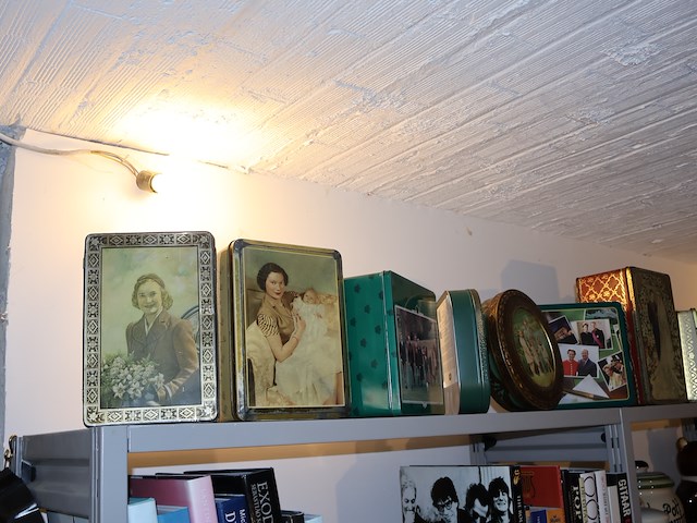 Partij blikken koningshuis - afbeelding 1 van  4