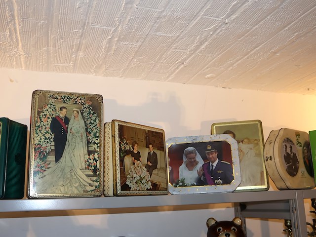 Partij blikken koningshuis - afbeelding 2 van  4