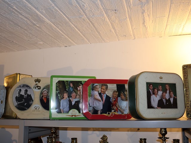 Partij blikken koningshuis - afbeelding 3 van  4