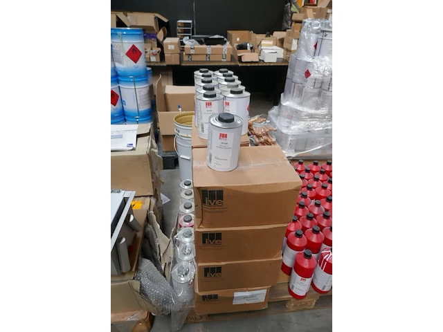Partij blikken met lak/verf - afbeelding 2 van  7