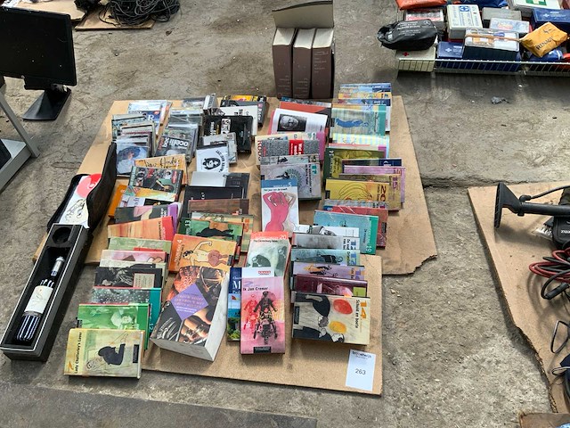 Partij boeken en cd’s - afbeelding 1 van  10
