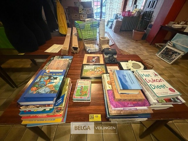 Partij boeken + mickey mouse - afbeelding 1 van  7