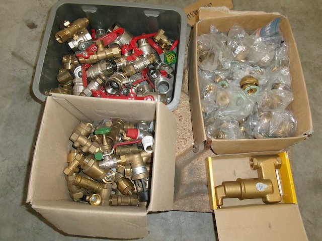 Partij bolkranen, koppelingen en terugslagkleppen - afbeelding 1 van  4