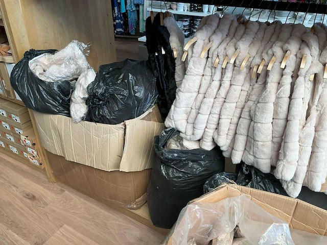 Partij bontjes, handschoenen, sjaals… (370x) - afbeelding 10 van  10