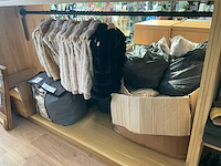Partij bontjes, handschoenen, sjaals… (370x) - afbeelding 1 van  10