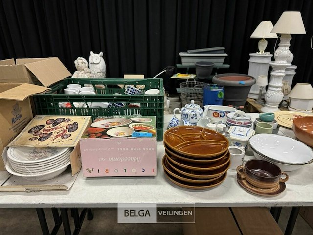Partij borden - kommen - tassen enz. - afbeelding 1 van  6