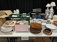 Partij borden - kommen - tassen enz. - afbeelding 1 van  6